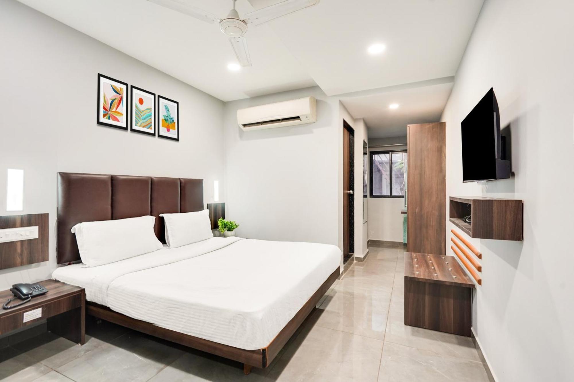 Palette Country Club Surat Hotel Exterior photo